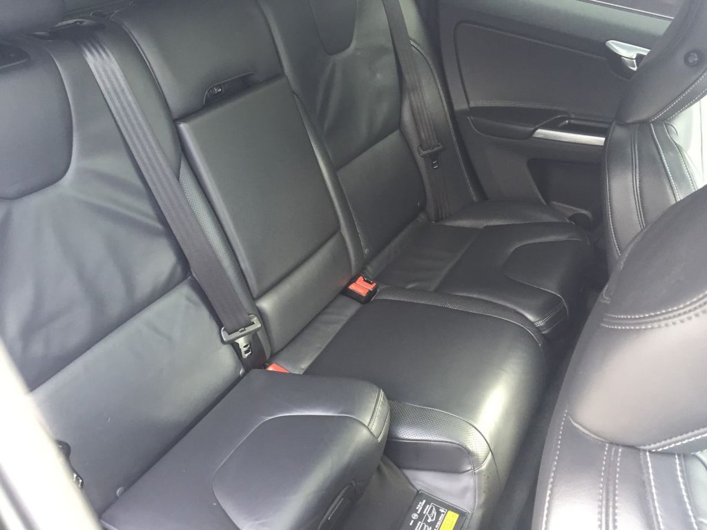 USED 2014 14 VOLVO XC60 2.4 D5 R-DESIGN LUX NAV AWD 5d 212 BHP WINTER PACK SUNFOOF KEYLESS