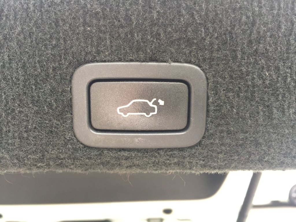 USED 2014 14 VOLVO XC60 2.4 D5 R-DESIGN LUX NAV AWD 5d 212 BHP WINTER PACK SUNFOOF KEYLESS