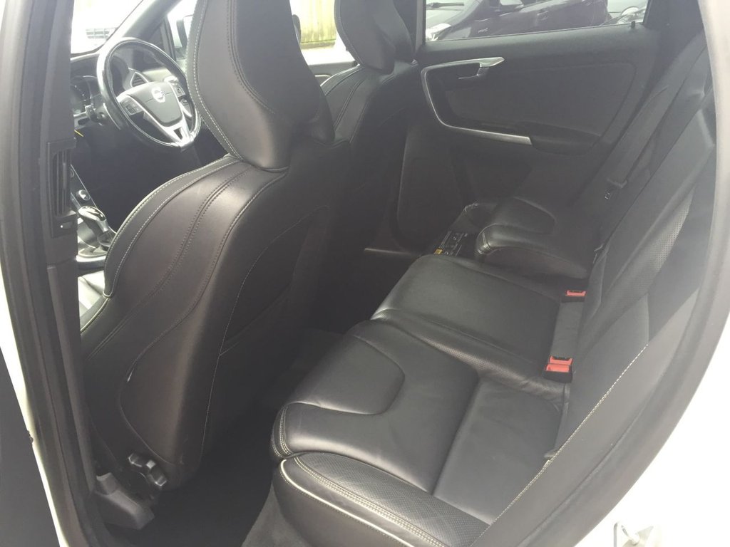 USED 2014 14 VOLVO XC60 2.4 D5 R-DESIGN LUX NAV AWD 5d 212 BHP WINTER PACK SUNFOOF KEYLESS