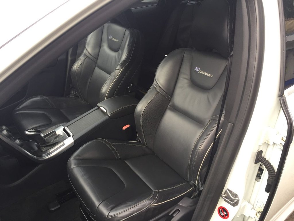 USED 2014 14 VOLVO XC60 2.4 D5 R-DESIGN LUX NAV AWD 5d 212 BHP WINTER PACK SUNFOOF KEYLESS