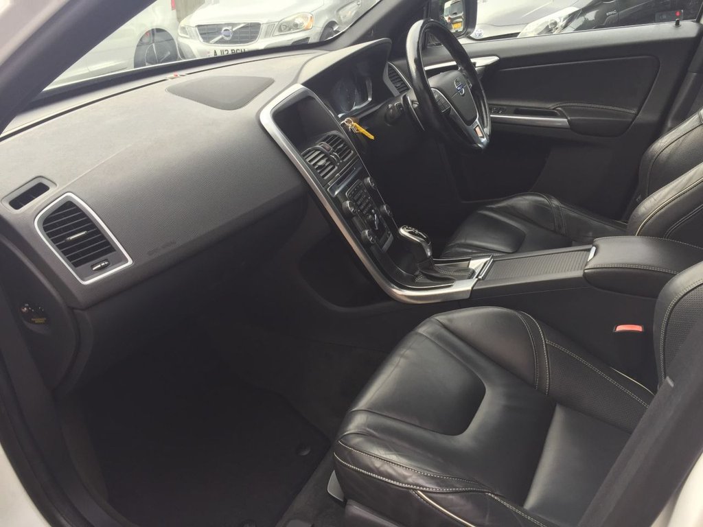 USED 2014 14 VOLVO XC60 2.4 D5 R-DESIGN LUX NAV AWD 5d 212 BHP WINTER PACK SUNFOOF KEYLESS