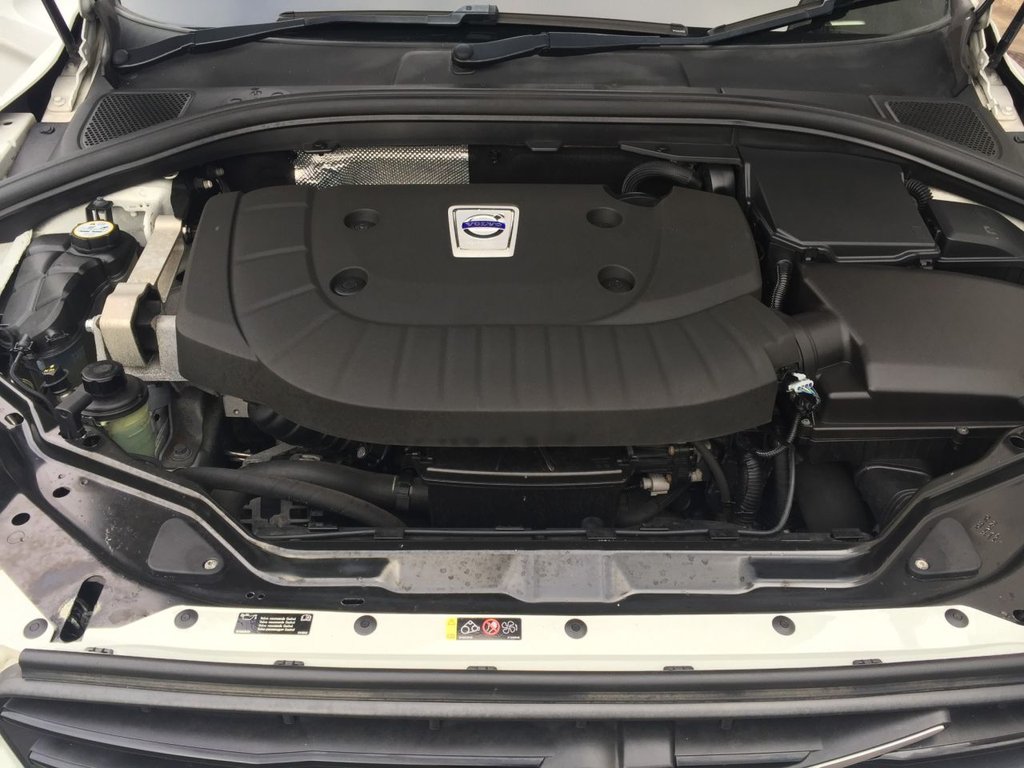 USED 2014 14 VOLVO XC60 2.4 D5 R-DESIGN LUX NAV AWD 5d 212 BHP WINTER PACK SUNFOOF KEYLESS