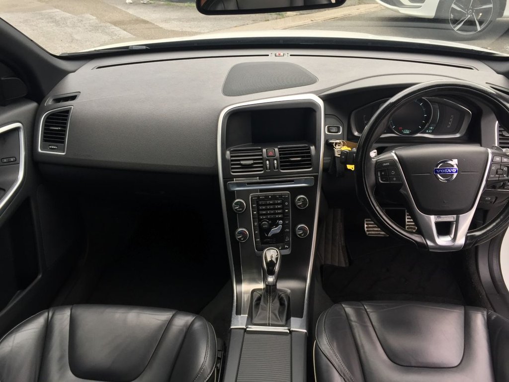 USED 2014 14 VOLVO XC60 2.4 D5 R-DESIGN LUX NAV AWD 5d 212 BHP WINTER PACK SUNFOOF KEYLESS
