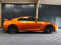 USED 2019 69 NISSAN GT-R 3.8 PRESTIGE 2d 562 BHP AMAZING LOW MILEAGE CAR, GRET HISTORY SUPPLIED WITH 12 MONTH WARRANTY.  COMPLETELY STANDARD CAR, GREAT FINANCE AND PART EXCHANGE DEALS, UK NATIONAL DELIVERY AVAILABLE.