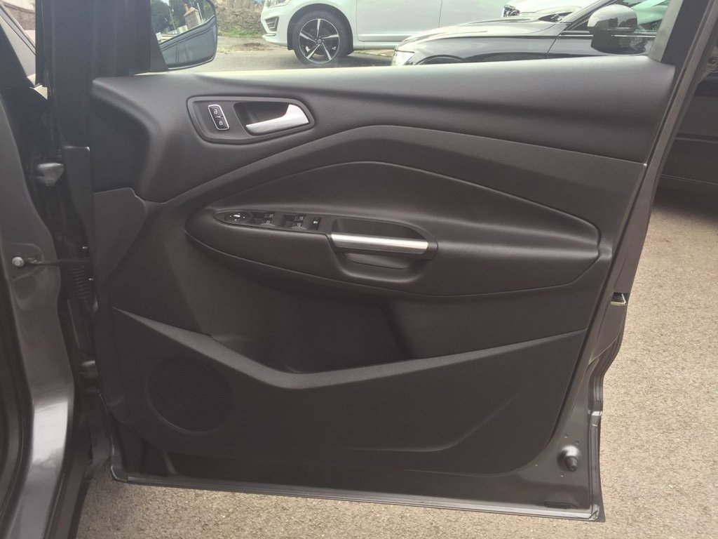 USED 2013 62 FORD KUGA 2.0 ZETEC TDCI 5d 138 BHP DAB BLUE TOOTH PHONE