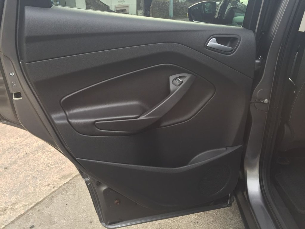 USED 2013 62 FORD KUGA 2.0 ZETEC TDCI 5d 138 BHP DAB BLUE TOOTH PHONE