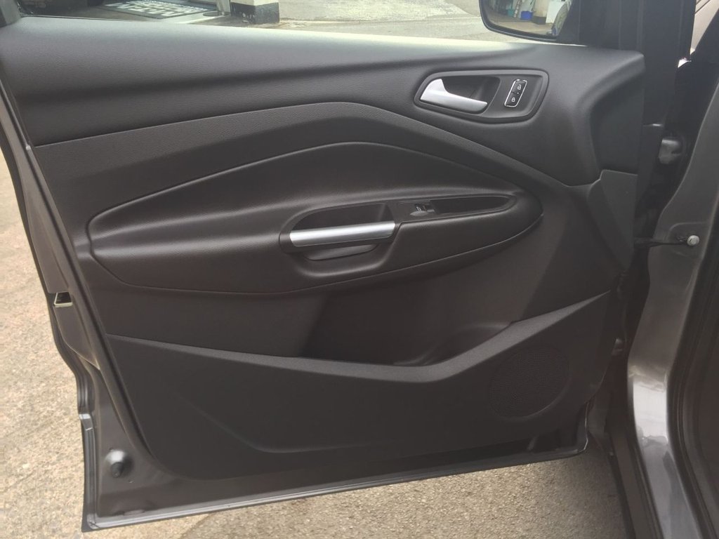 USED 2013 62 FORD KUGA 2.0 ZETEC TDCI 5d 138 BHP DAB BLUE TOOTH PHONE