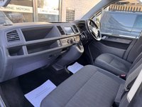 USED 2019 19 VOLKSWAGEN TRANSPORTER SHUTTLE T6 2.0 TDI 150PS 7 SPEED DSG T32 LWB DIESEL AUTOMATIC 9 SEAT MPV / MINIBUS AUTOMATIC  &pound;29,158 + VAT * 9 SEATER * AUTO * CLIMATE CONTROL * HEATED SEATS * APPLE CAR PLAY * REVERSE CAMERA