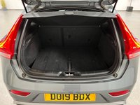 USED 2019 19 VOLVO V40 1.5 T3 R-DESIGN EDITION 5d 151 BHP 18" ALLOYS+REAR CAMERA+SAT NAV