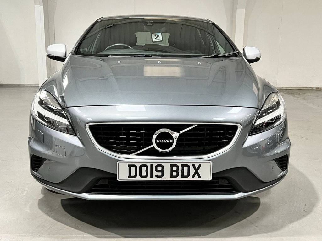 USED 2019 19 VOLVO V40 1.5 T3 R-DESIGN EDITION 5d 151 BHP 18" ALLOYS+REAR CAMERA+SAT NAV
