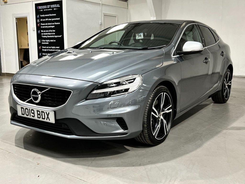 USED 2019 19 VOLVO V40 1.5 T3 R-DESIGN EDITION 5d 151 BHP 18" ALLOYS+REAR CAMERA+SAT NAV