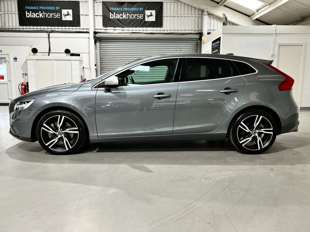 USED 2019 19 VOLVO V40 1.5 T3 R-DESIGN EDITION 5d 151 BHP 18" ALLOYS+REAR CAMERA+SAT NAV