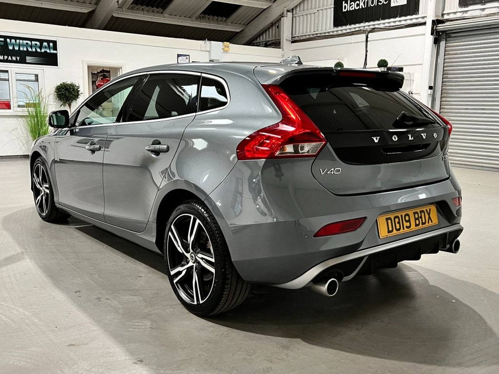 USED 2019 19 VOLVO V40 1.5 T3 R-DESIGN EDITION 5d 151 BHP 18" ALLOYS+REAR CAMERA+SAT NAV