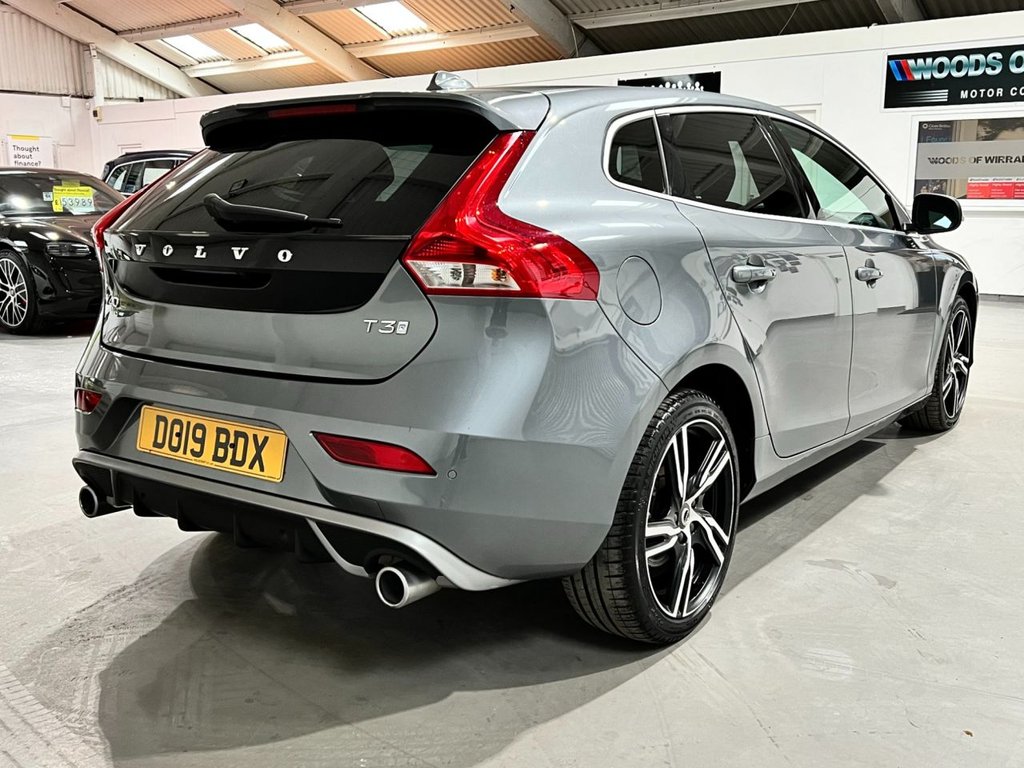 USED 2019 19 VOLVO V40 1.5 T3 R-DESIGN EDITION 5d 151 BHP 18" ALLOYS+REAR CAMERA+SAT NAV