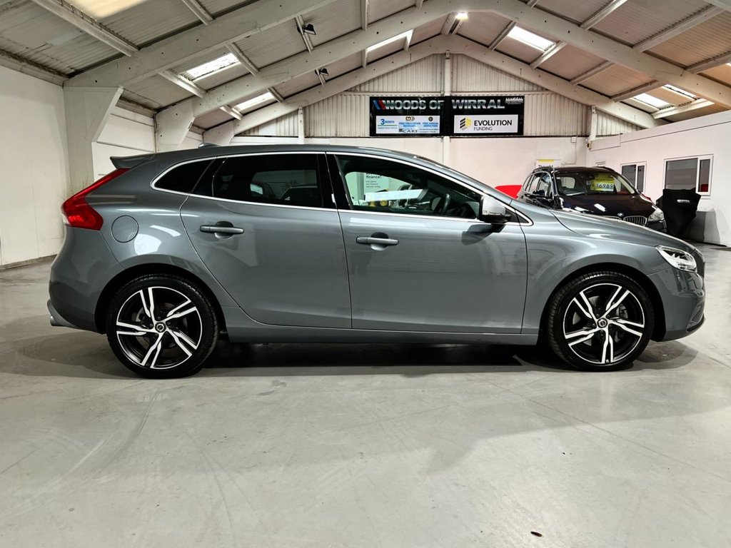 USED 2019 19 VOLVO V40 1.5 T3 R-DESIGN EDITION 5d 151 BHP 18" ALLOYS+REAR CAMERA+SAT NAV