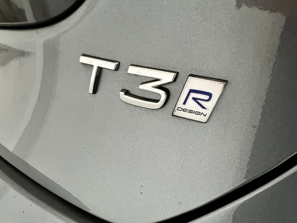 USED 2019 19 VOLVO V40 1.5 T3 R-DESIGN EDITION 5d 151 BHP 18" ALLOYS+REAR CAMERA+SAT NAV