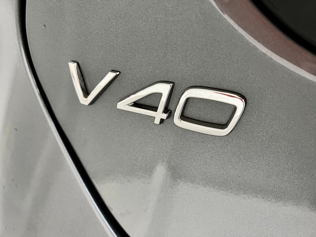 USED 2019 19 VOLVO V40 1.5 T3 R-DESIGN EDITION 5d 151 BHP 18" ALLOYS+REAR CAMERA+SAT NAV