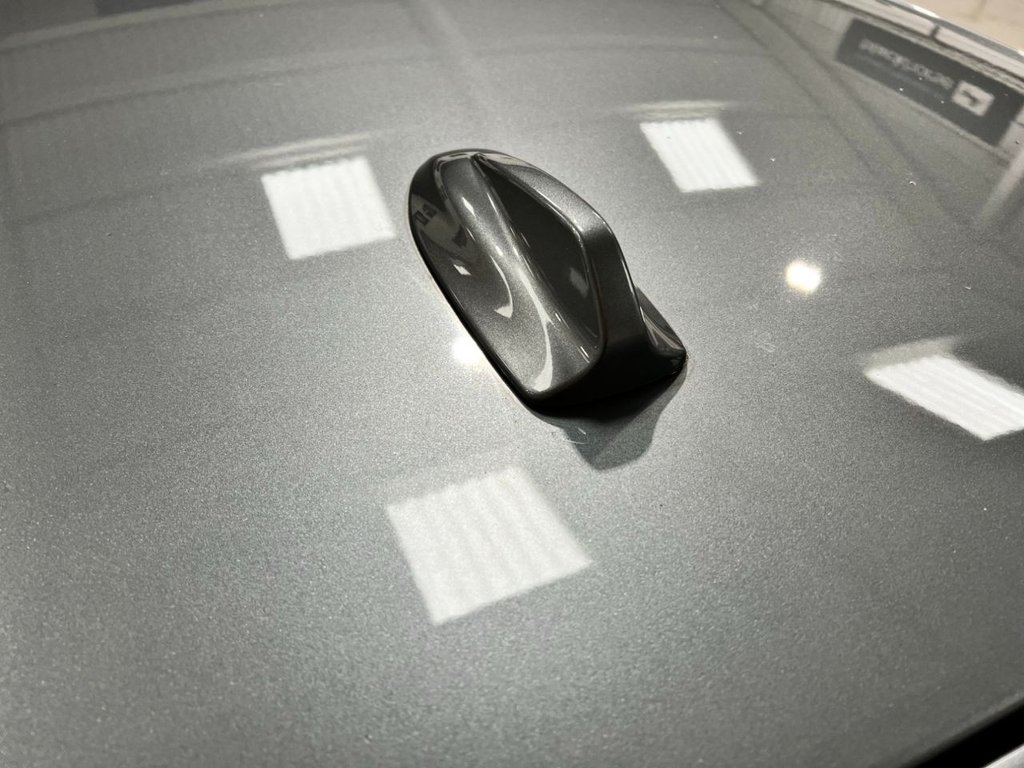 USED 2019 19 VOLVO V40 1.5 T3 R-DESIGN EDITION 5d 151 BHP 18" ALLOYS+REAR CAMERA+SAT NAV