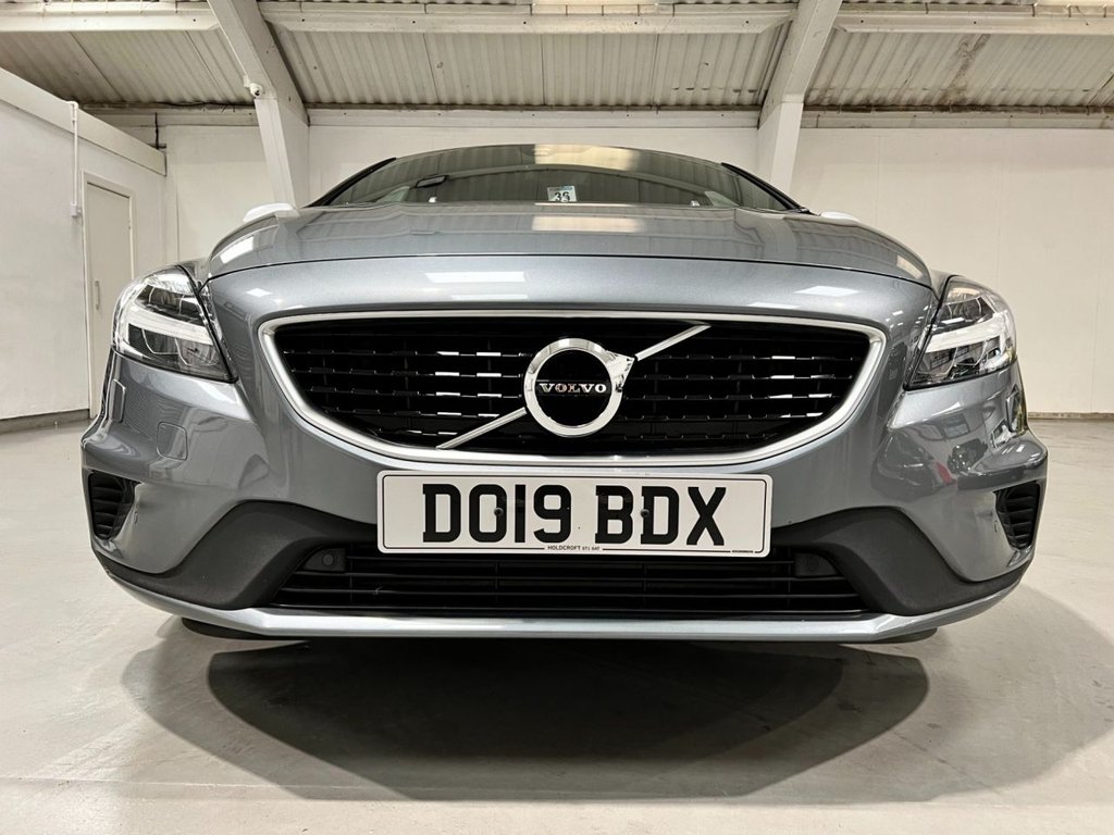 USED 2019 19 VOLVO V40 1.5 T3 R-DESIGN EDITION 5d 151 BHP 18" ALLOYS+REAR CAMERA+SAT NAV