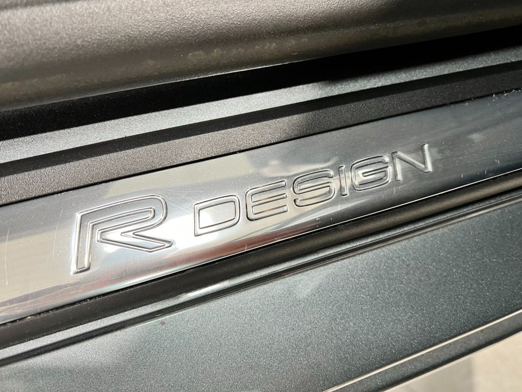 USED 2019 19 VOLVO V40 1.5 T3 R-DESIGN EDITION 5d 151 BHP 18" ALLOYS+REAR CAMERA+SAT NAV