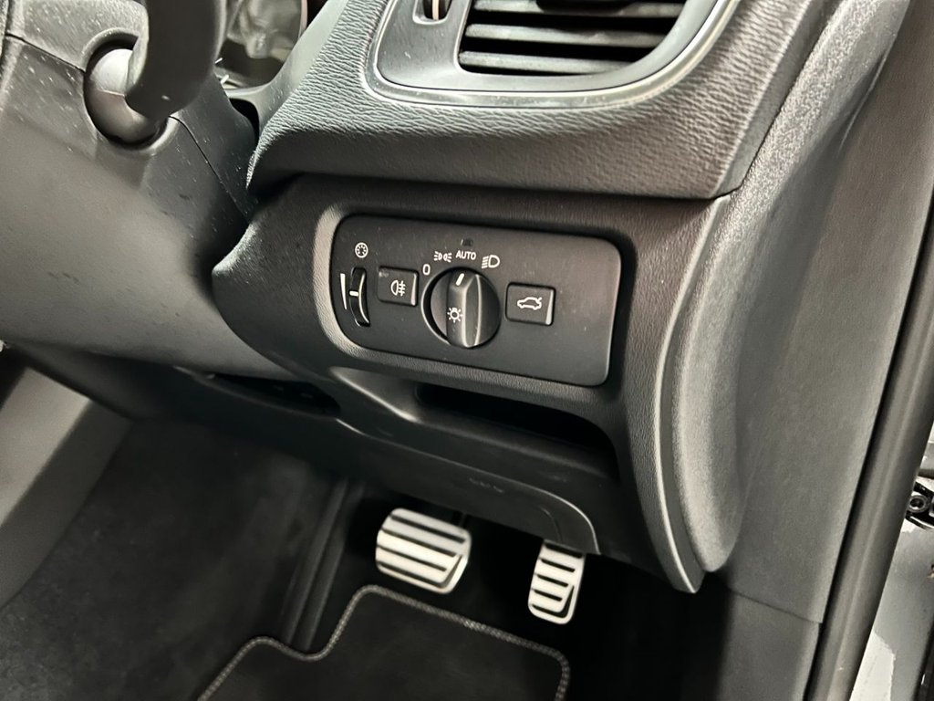 USED 2019 19 VOLVO V40 1.5 T3 R-DESIGN EDITION 5d 151 BHP 18" ALLOYS+REAR CAMERA+SAT NAV