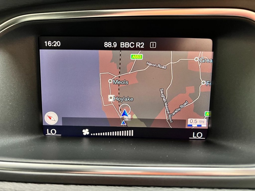 USED 2019 19 VOLVO V40 1.5 T3 R-DESIGN EDITION 5d 151 BHP 18" ALLOYS+REAR CAMERA+SAT NAV