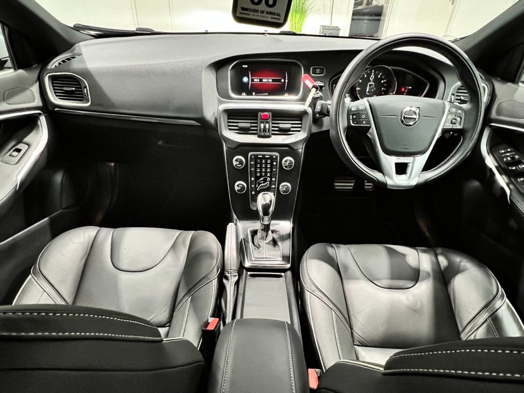 USED 2019 19 VOLVO V40 1.5 T3 R-DESIGN EDITION 5d 151 BHP 18" ALLOYS+REAR CAMERA+SAT NAV