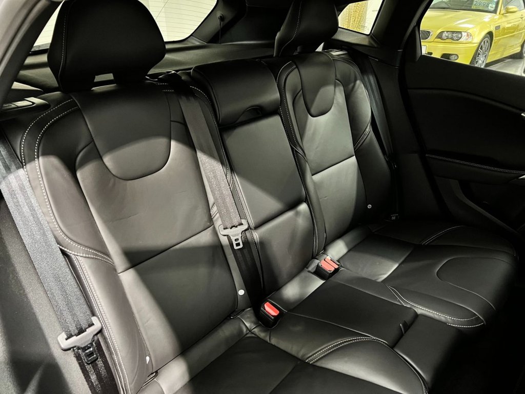 USED 2019 19 VOLVO V40 1.5 T3 R-DESIGN EDITION 5d 151 BHP 18" ALLOYS+REAR CAMERA+SAT NAV