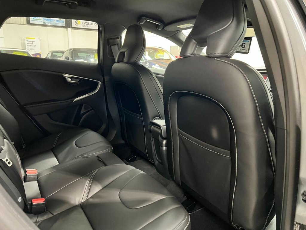 USED 2019 19 VOLVO V40 1.5 T3 R-DESIGN EDITION 5d 151 BHP 18" ALLOYS+REAR CAMERA+SAT NAV