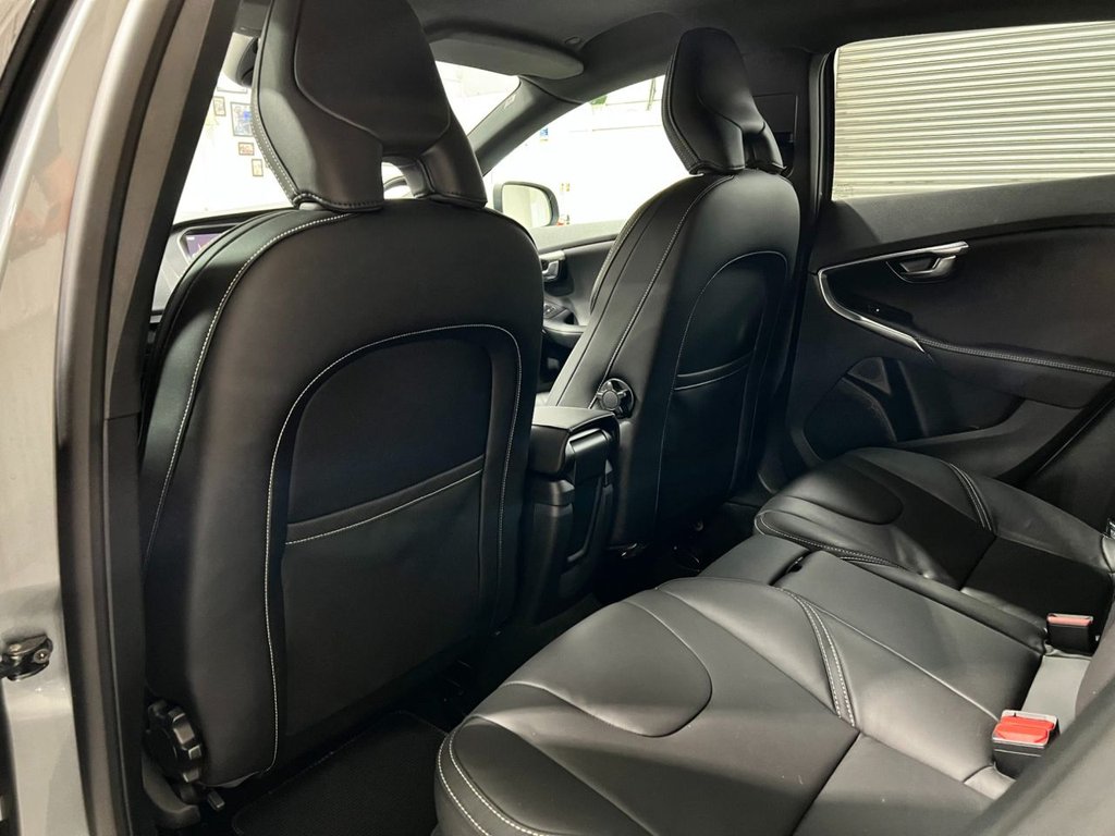 USED 2019 19 VOLVO V40 1.5 T3 R-DESIGN EDITION 5d 151 BHP 18" ALLOYS+REAR CAMERA+SAT NAV