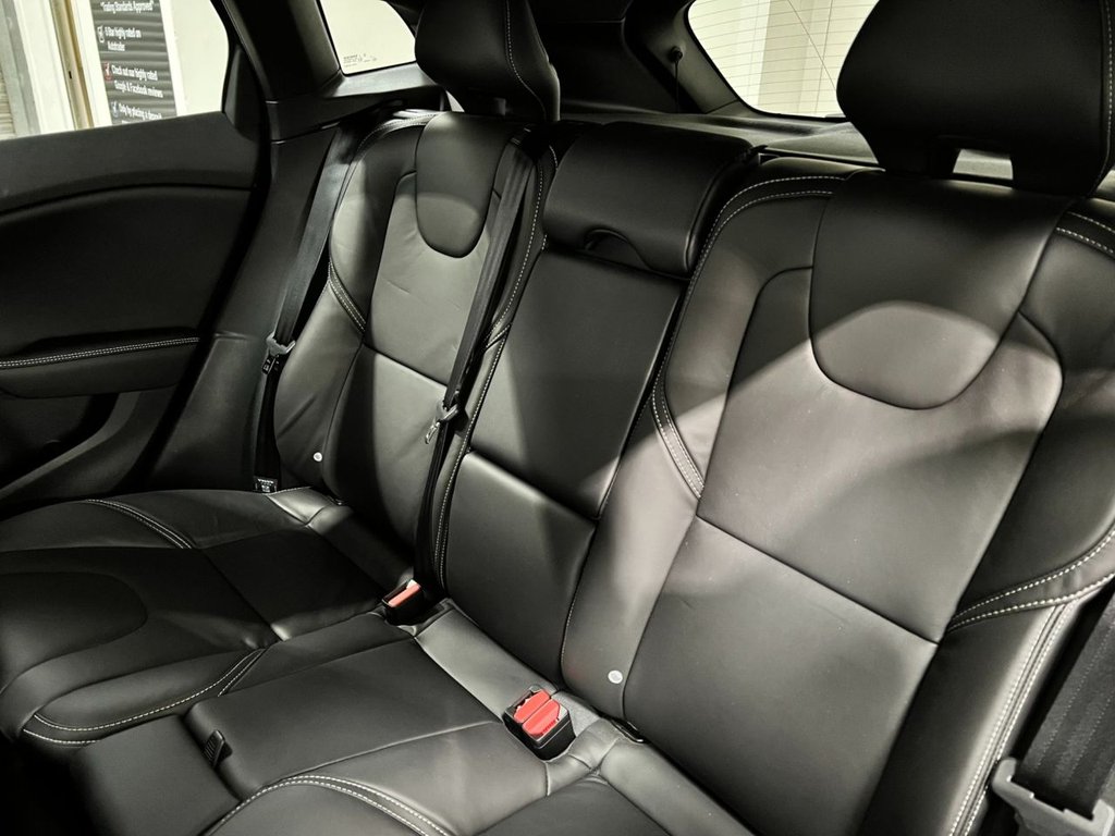 USED 2019 19 VOLVO V40 1.5 T3 R-DESIGN EDITION 5d 151 BHP 18" ALLOYS+REAR CAMERA+SAT NAV