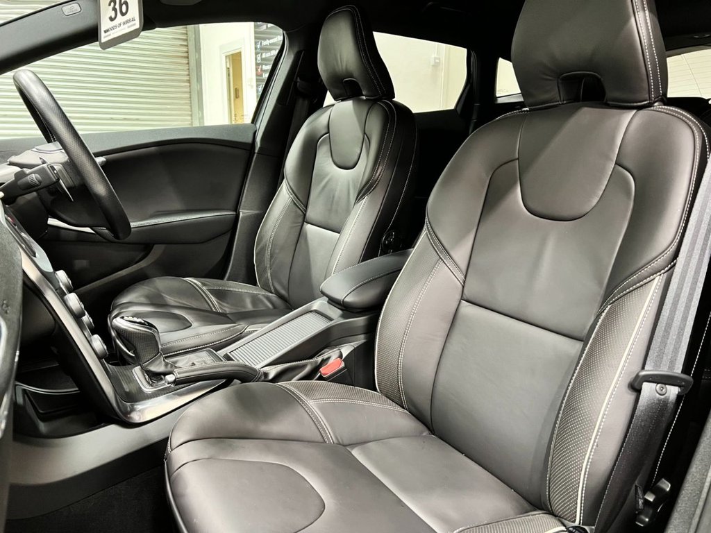 USED 2019 19 VOLVO V40 1.5 T3 R-DESIGN EDITION 5d 151 BHP 18" ALLOYS+REAR CAMERA+SAT NAV