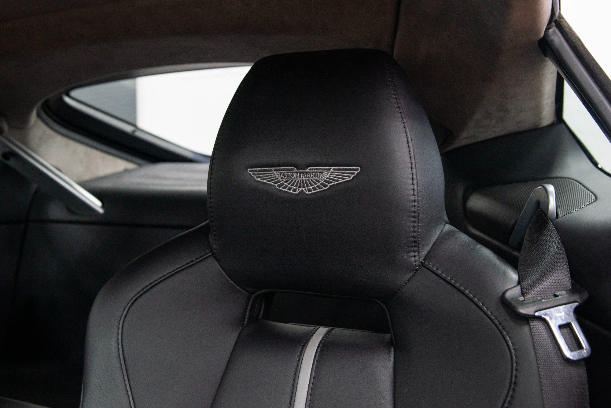 USED 2015 65 ASTON MARTIN VANTAGE 5.9 S V12 