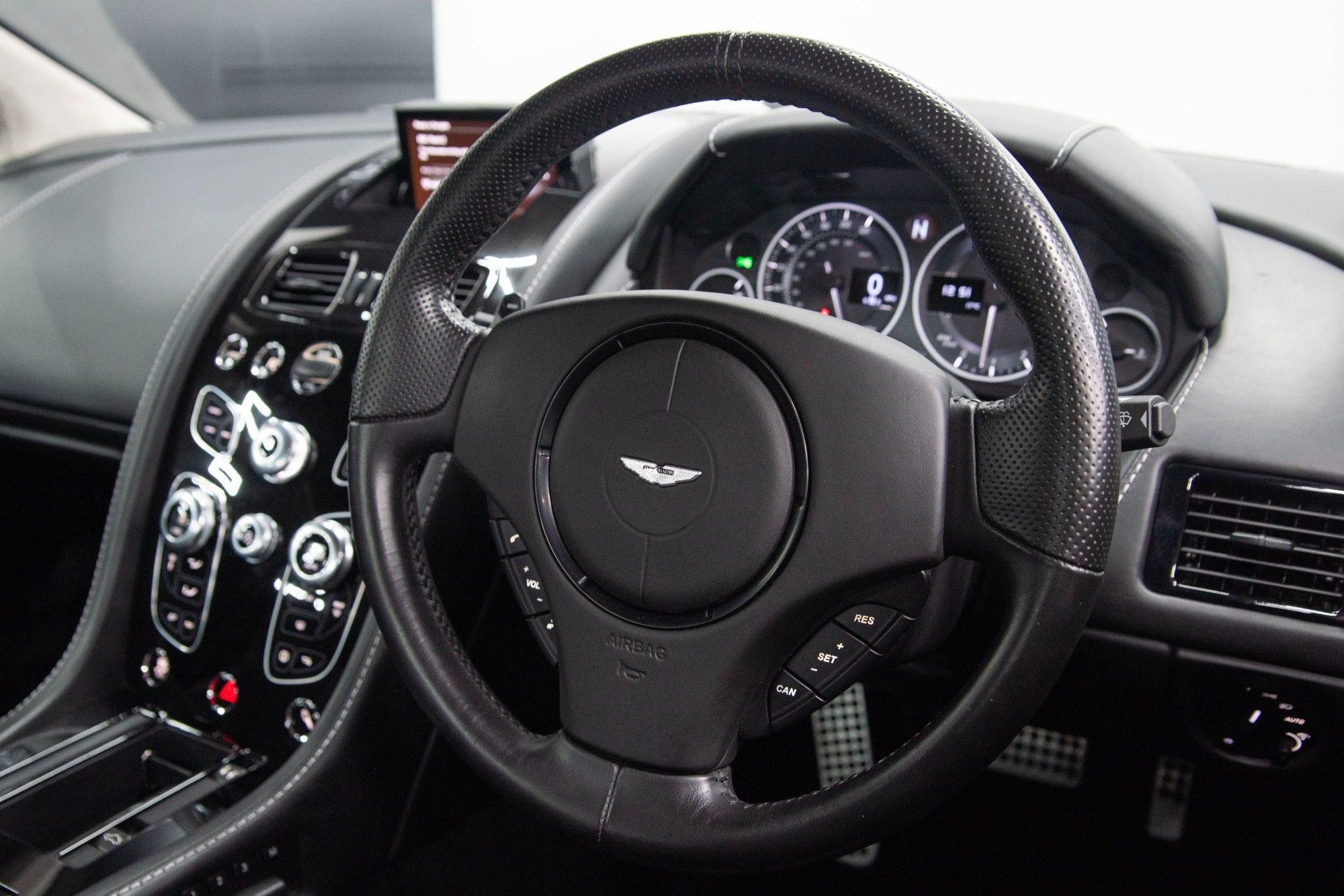 USED 2015 65 ASTON MARTIN VANTAGE 5.9 S V12 