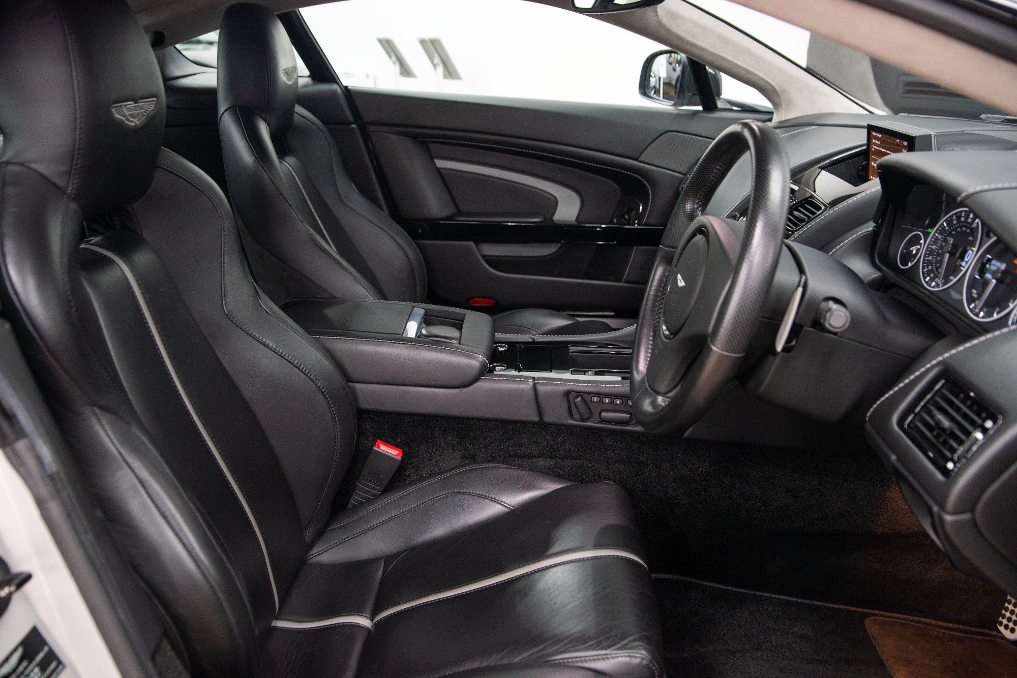 USED 2015 65 ASTON MARTIN VANTAGE 5.9 S V12 