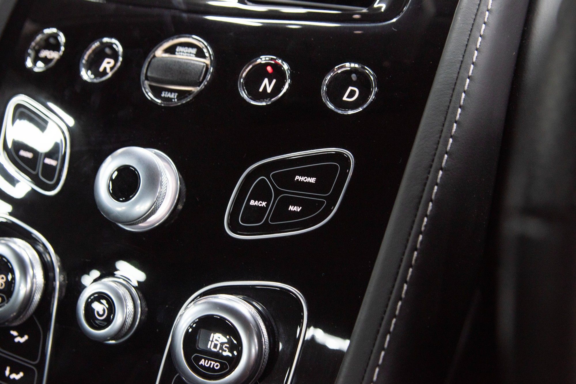 USED 2015 65 ASTON MARTIN VANTAGE 5.9 S V12 