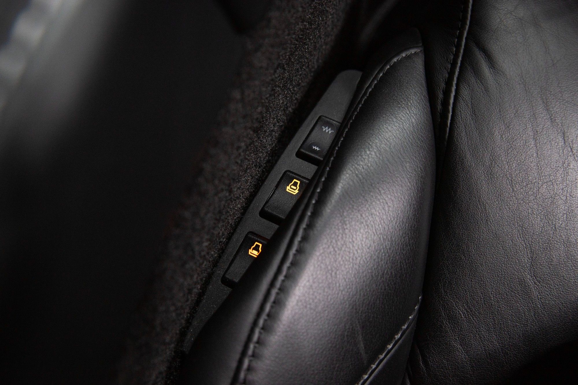 USED 2015 65 ASTON MARTIN VANTAGE 5.9 S V12 