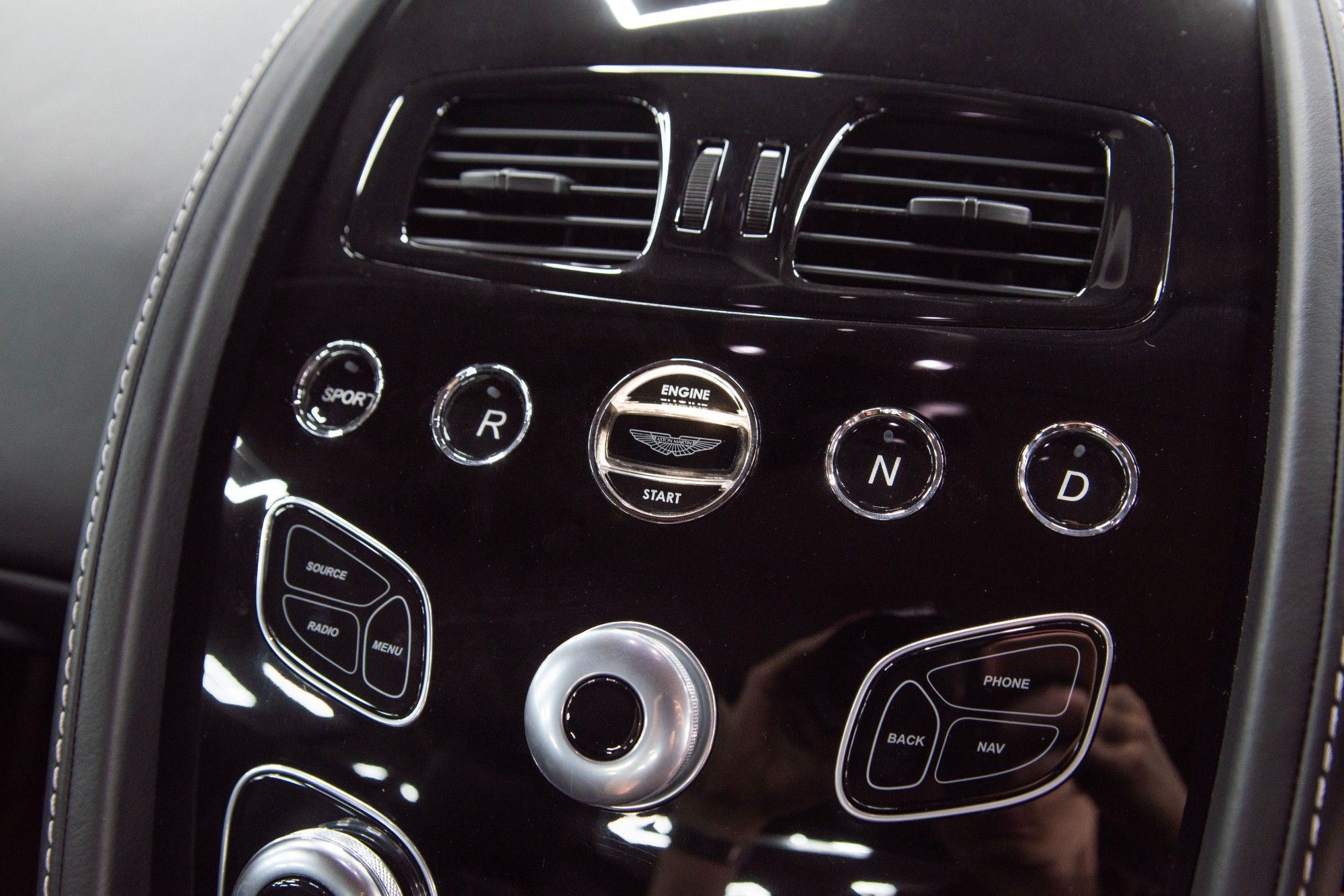 USED 2015 65 ASTON MARTIN VANTAGE 5.9 S V12 