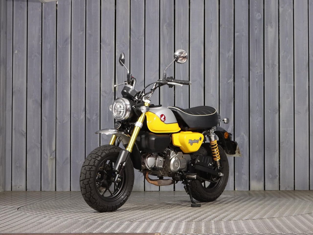 THE YELLOW MONKEY/THE YELLOW MONKEY CLI… Honda Monkey Z50J1 yellow - 4064 km · Fourstrokebarn Honda