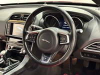 USED 2016 16 JAGUAR XE 2.0 R-SPORT 4d 161 BHP Full Leather Ebony / Pimento