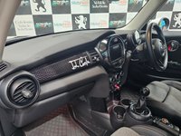USED 2017 17 MINI HATCH COOPER 2.0 COOPER S 3d 189 BHP 2 FORMER KEEPERS with 12 MONTHS MOT & FULL MINI MAIN DEALER SERVICE HISTORY, STUNNING CAR with OVER &pound;5000 OF EXTRAS inc. CHILLI PACK, SAT NAV, ALLOY UPGRADE, REVERSE CAMERA & MORE