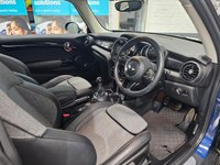 USED 2017 17 MINI HATCH COOPER 2.0 COOPER S 3d 189 BHP 2 FORMER KEEPERS with 12 MONTHS MOT & FULL MINI MAIN DEALER SERVICE HISTORY, STUNNING CAR with OVER &pound;5000 OF EXTRAS inc. CHILLI PACK, SAT NAV, ALLOY UPGRADE, REVERSE CAMERA & MORE