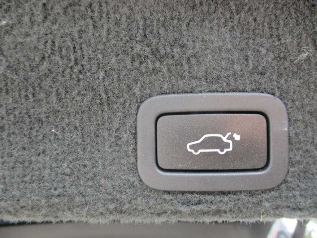 USED 2012 62 VOLVO XC60 2.4 D5 R-DESIGN AWD 5d 212 BHP LOW MILEAGE/ FULL SERVICE HISTORY