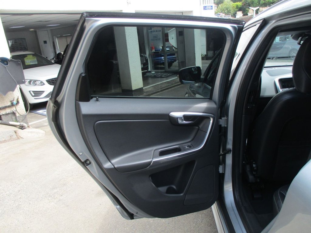 USED 2012 62 VOLVO XC60 2.4 D5 R-DESIGN AWD 5d 212 BHP LOW MILEAGE/ FULL SERVICE HISTORY