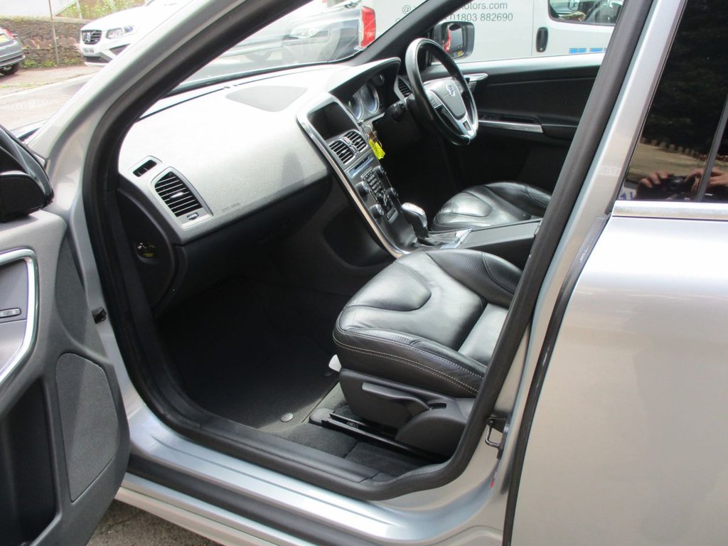 USED 2012 62 VOLVO XC60 2.4 D5 R-DESIGN AWD 5d 212 BHP LOW MILEAGE/ FULL SERVICE HISTORY