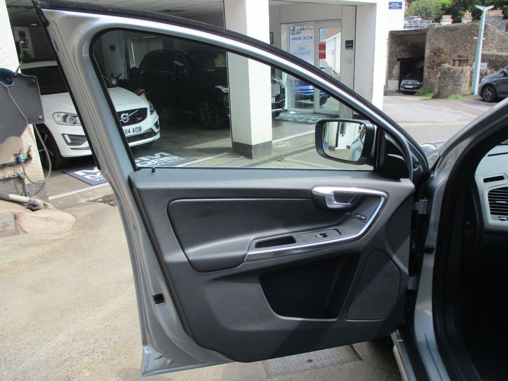 USED 2012 62 VOLVO XC60 2.4 D5 R-DESIGN AWD 5d 212 BHP LOW MILEAGE/ FULL SERVICE HISTORY