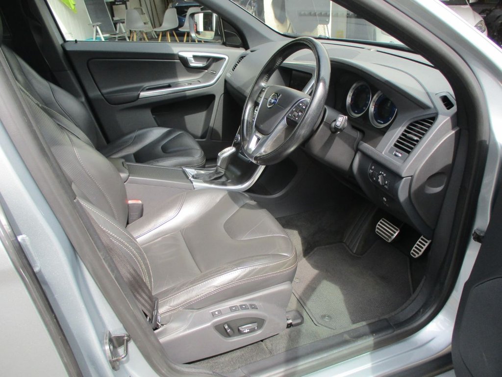 USED 2012 62 VOLVO XC60 2.4 D5 R-DESIGN AWD 5d 212 BHP LOW MILEAGE/ FULL SERVICE HISTORY