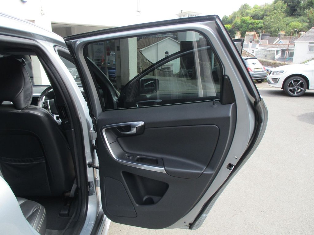 USED 2012 62 VOLVO XC60 2.4 D5 R-DESIGN AWD 5d 212 BHP LOW MILEAGE/ FULL SERVICE HISTORY