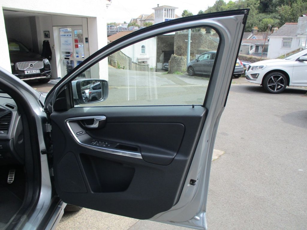 USED 2012 62 VOLVO XC60 2.4 D5 R-DESIGN AWD 5d 212 BHP LOW MILEAGE/ FULL SERVICE HISTORY