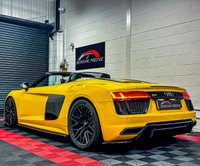 USED 2018 R AUDI R8 5.2 SPYDER V10 QUATTRO 2d 533 BHP 